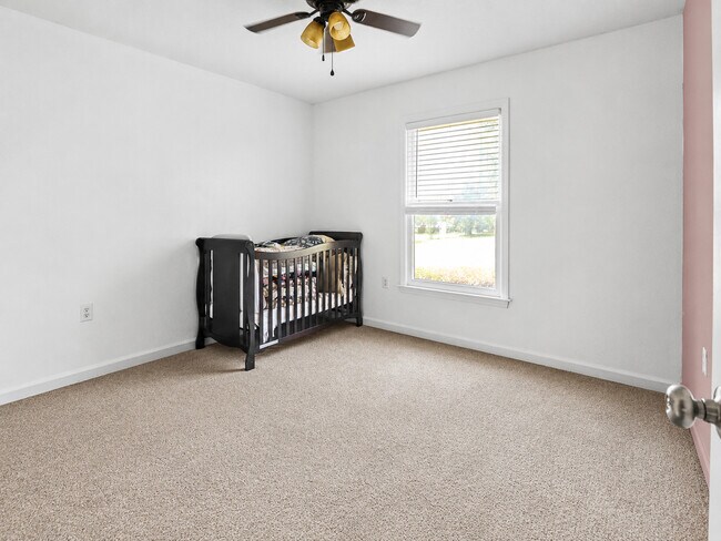 Building Photo - 127 Pine Bluff Dr