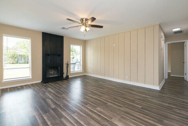 Building Photo - East 33rd Ct Duplex