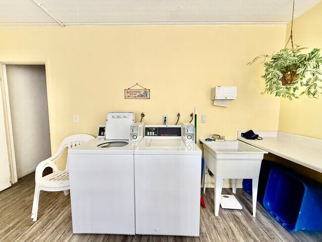 Building Photo - 1235 S Highland Ave