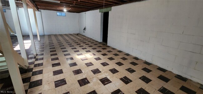 Building Photo - 517 Evans Ave