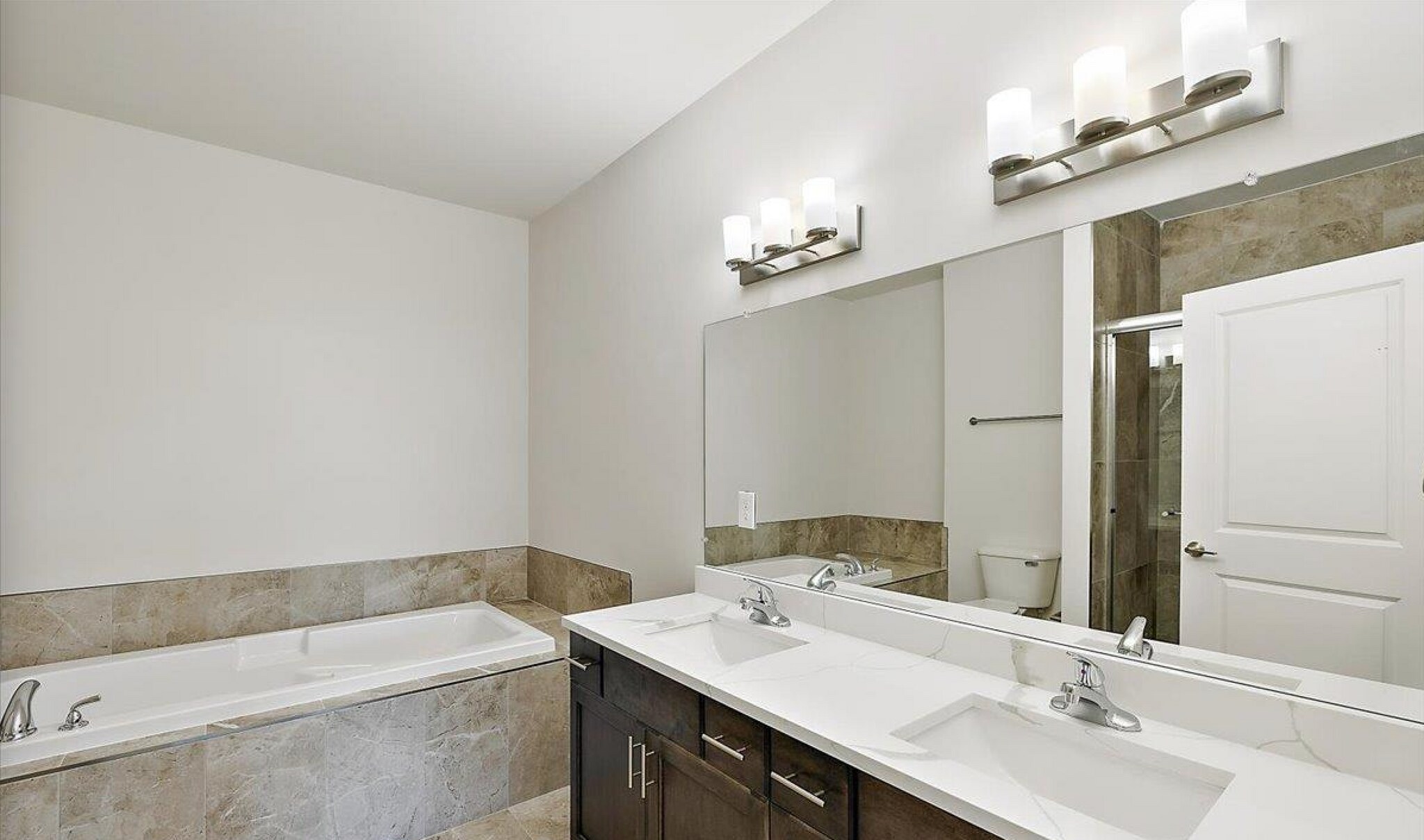 Building Photo - 8280 Heywood Cir