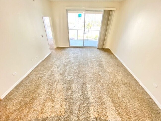 Building Photo - GREAT 1 BED, 1 BATH 867 SQFT HIGH RISE CON...