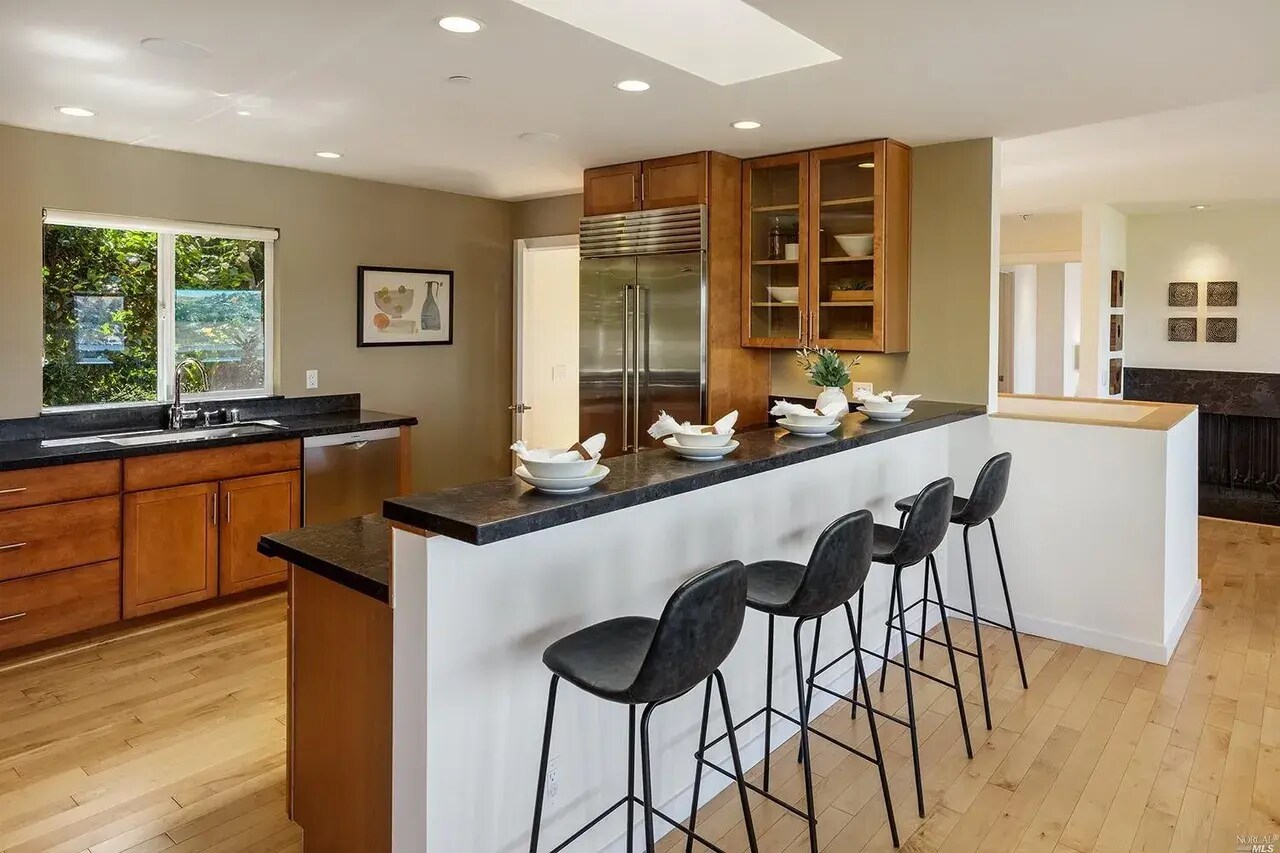 Building Photo - 118 Cazneau Ave