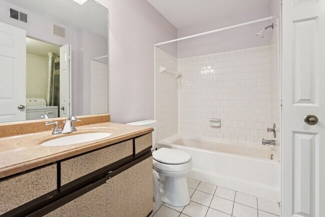 Building Photo - Set in the charming Hunters Square communi...