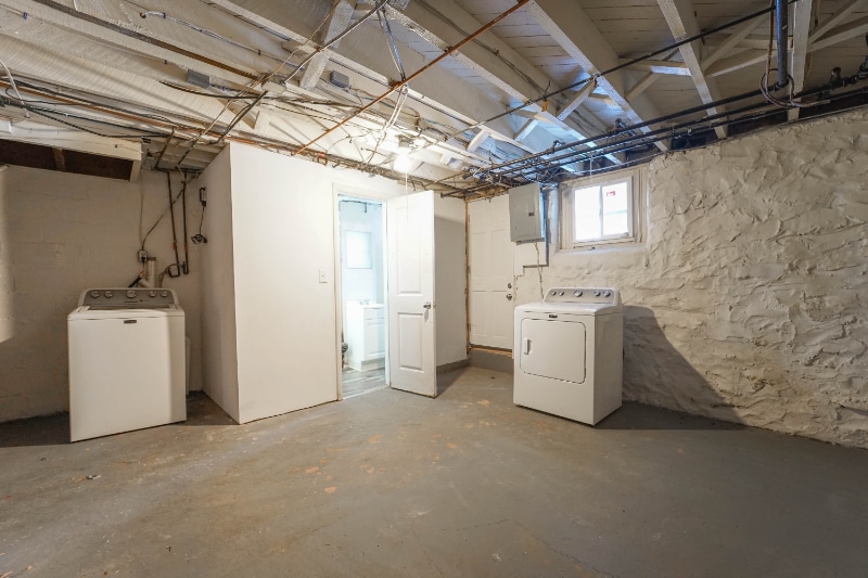 Building Photo - 809 Braeside Rd