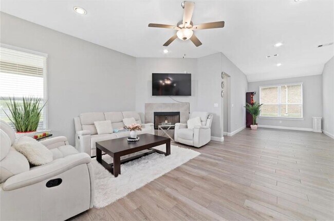 Building Photo - 19029 Villa Ln