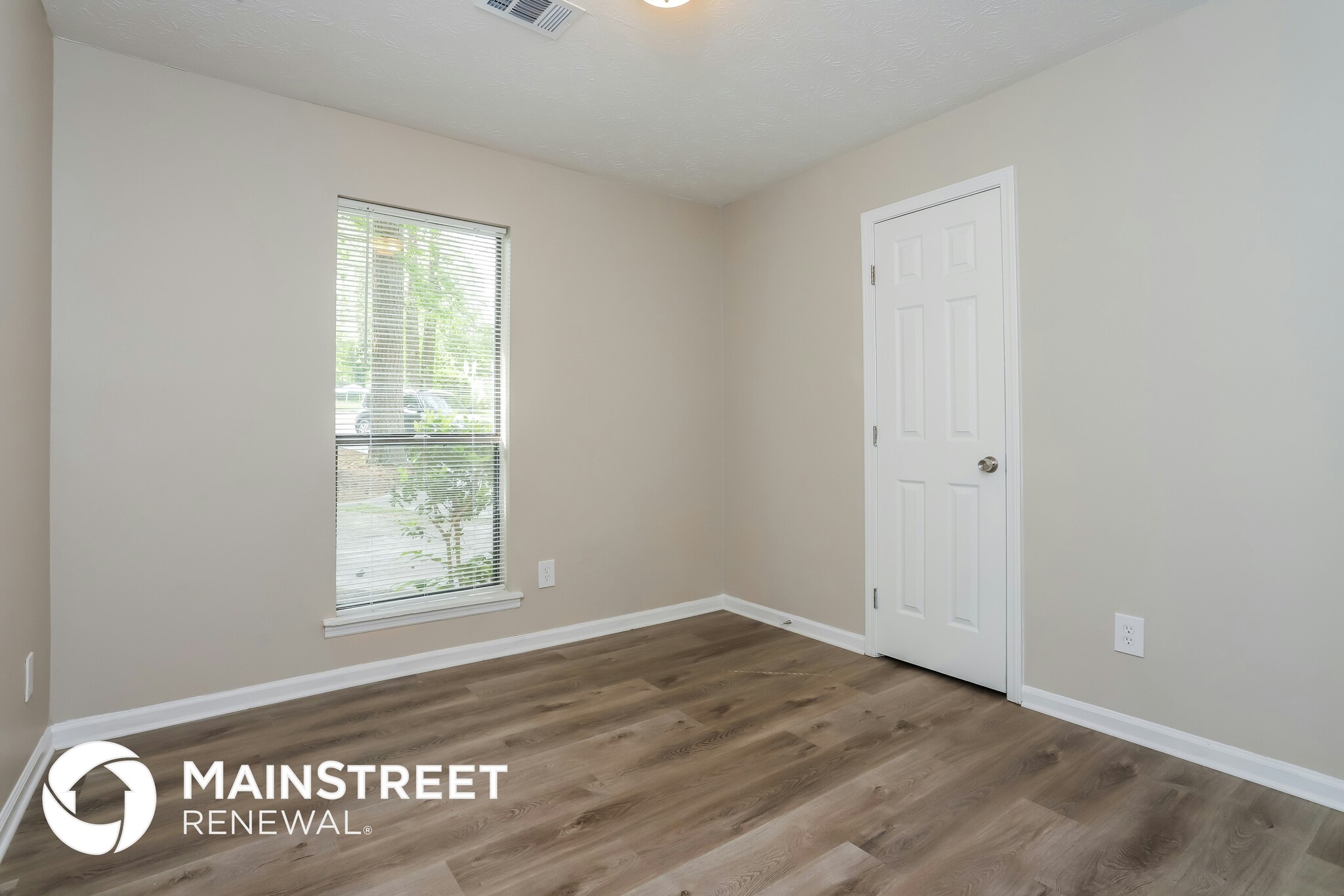 Building Photo - 8415 N Pond Ct