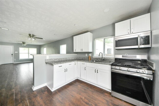 Building Photo - 2802 Bringhurst St