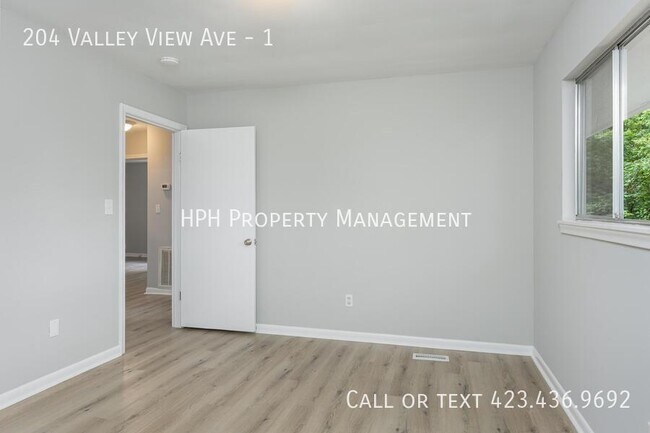Building Photo - 204 Valley View Ave