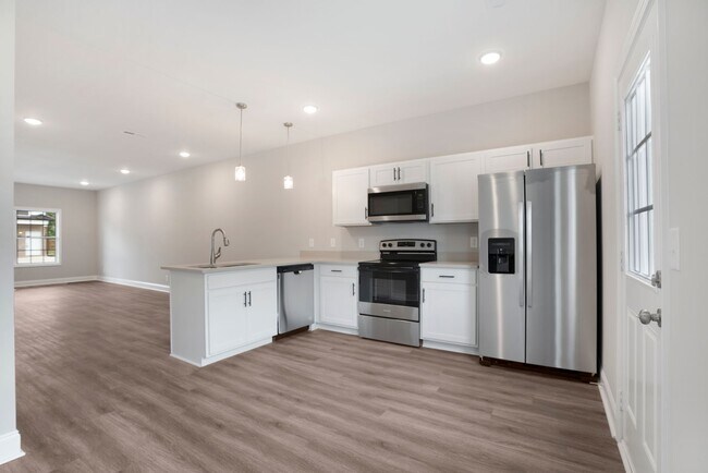 Building Photo - Excell Pointe 2 Bedroom Townhomes