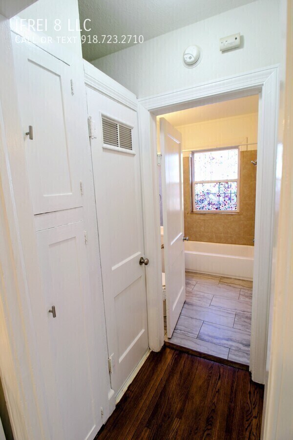 Building Photo - 2865 E Admiral Pl