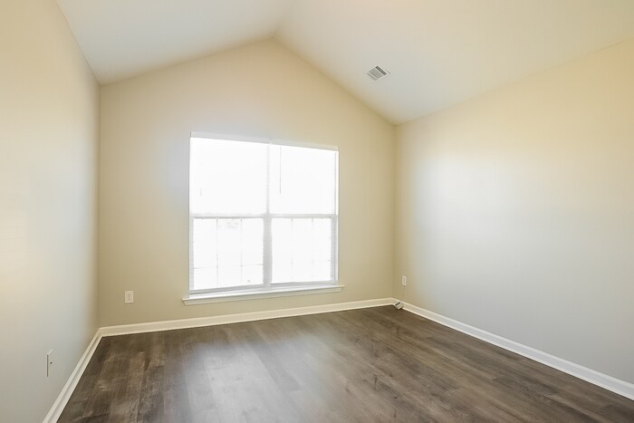 Building Photo - 6005 Great Glen