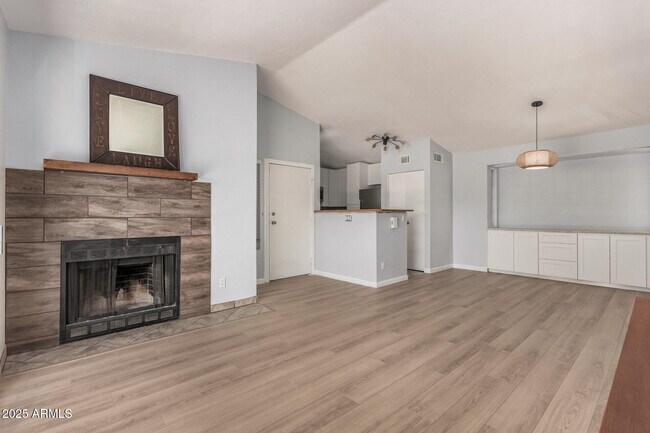 Building Photo - 6550 N 47th Ave