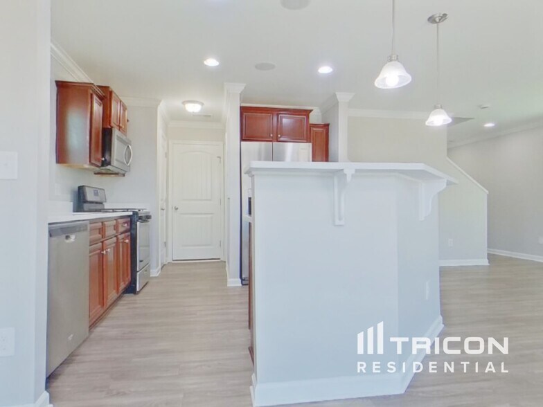 Building Photo - 313 Fairford Rd