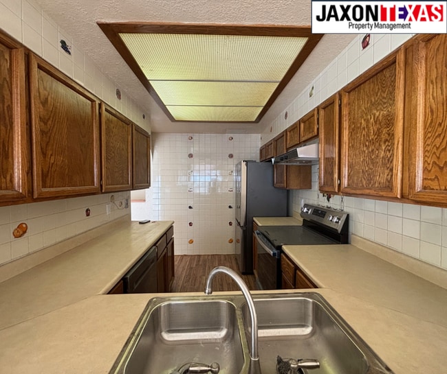 Building Photo - 4614 N Stanton St