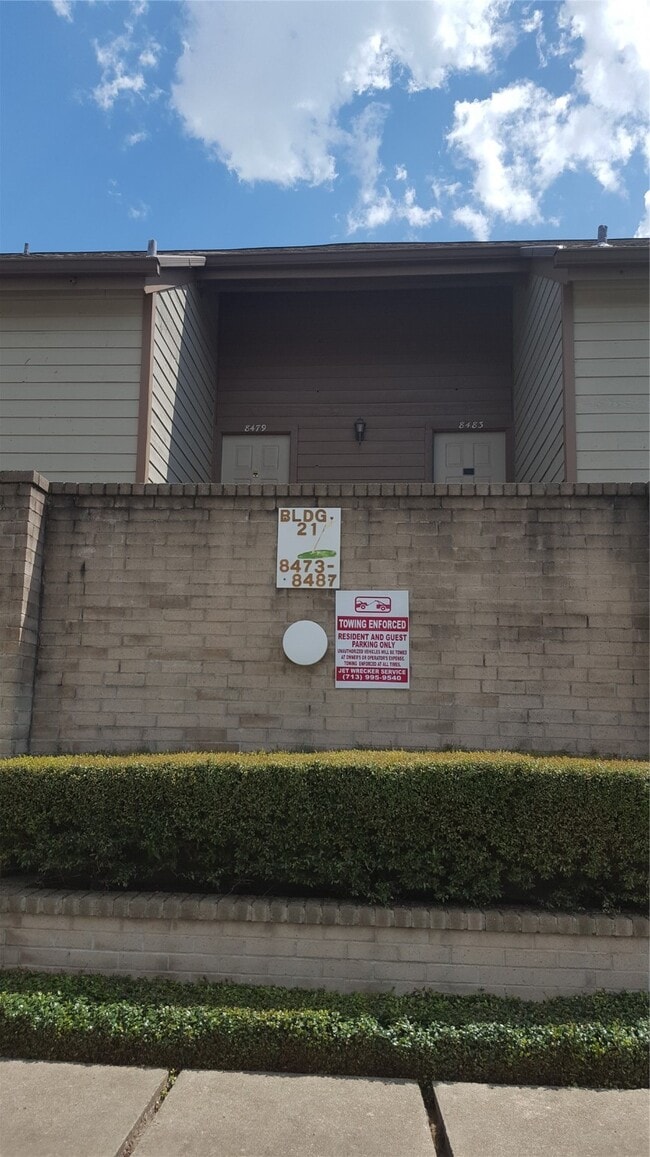 Building Photo - 8483 Sands Point Dr