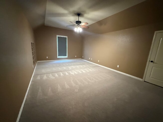 Building Photo - 2207 Canterbury Dr