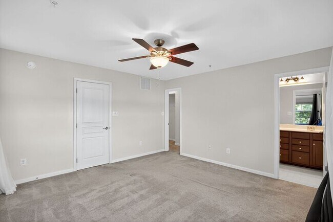 Building Photo - Pet Friendly 3 level End Unit Town Home wi...