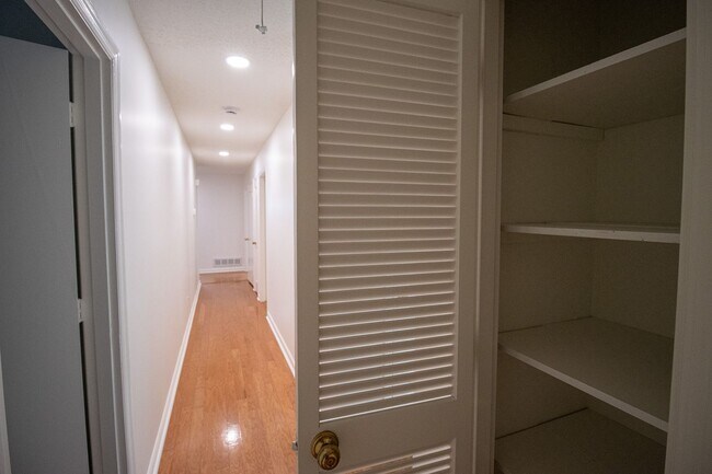 Building Photo - Renovated 5BR Home Minutes from Downtown Columbia | Two Full Kitchens + Fenced Yard ~ Available M...
