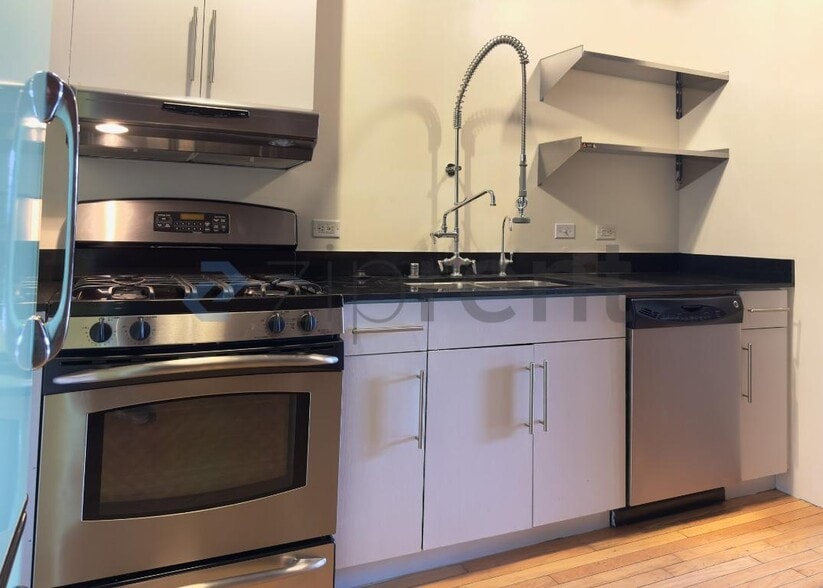 Building Photo - Unit 208