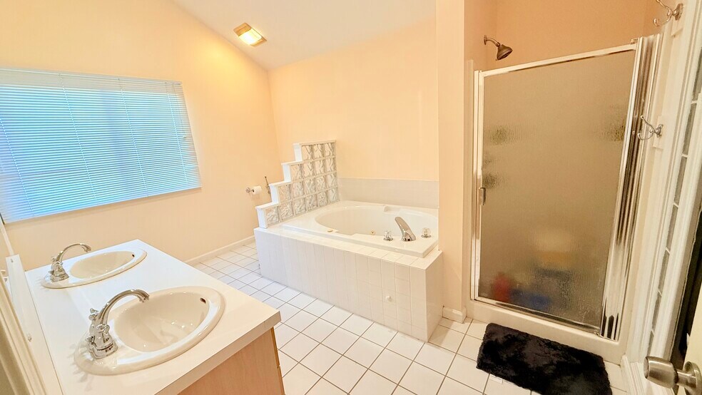 Building Photo - 369 Captain Eames Cir