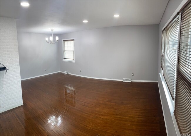 Building Photo - 67 Bay Terrace