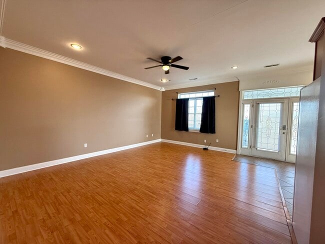 Building Photo - 98 Melrose Dr