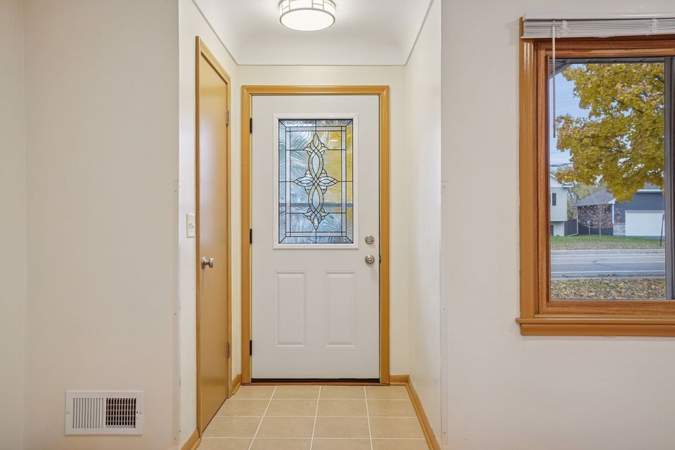 Building Photo - 3845 Douglas Dr N