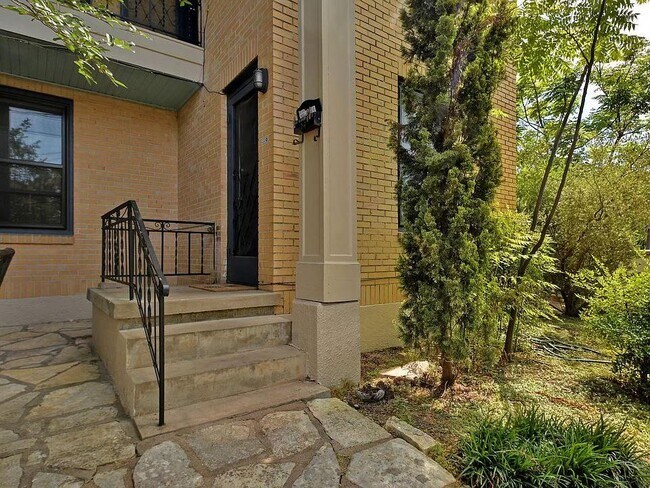 Primary Photo - 209 Academy Dr