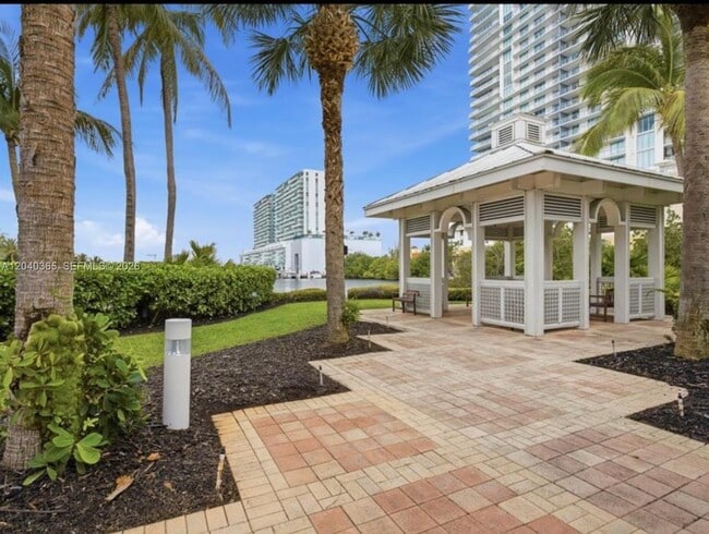 Building Photo - 16500 Collins Ave