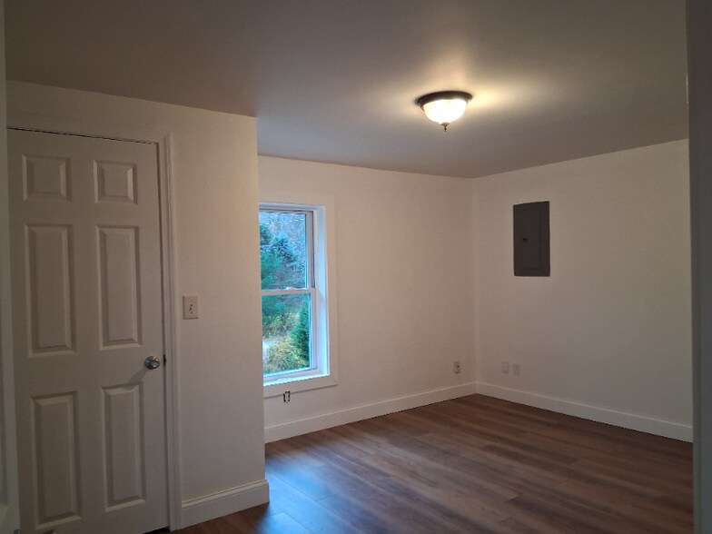 Building Photo - 17 Dickey Ln