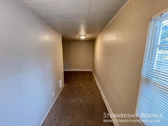 Building Photo - 1697 Orchard St