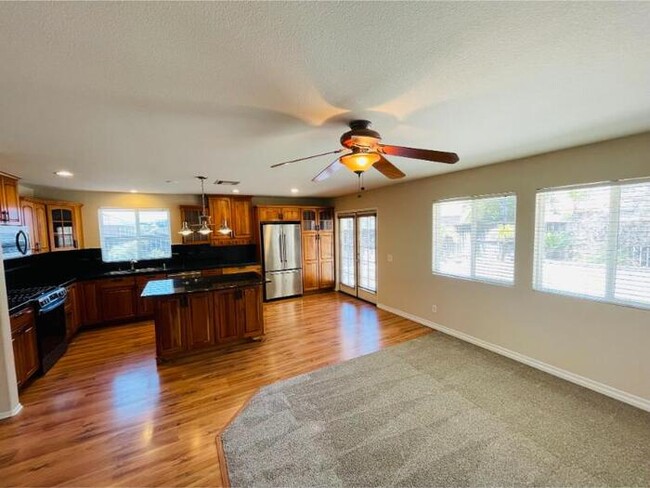 Building Photo - 27970 Sunlight Ct