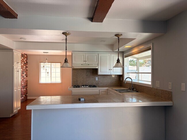 Building Photo - Charming 3 Bed 2 Bath Pool Home in City of Orange