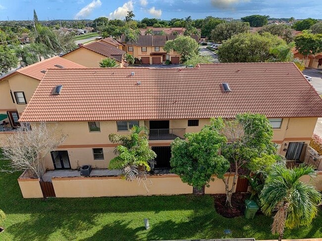 Building Photo - 1013 SW 112th Ter