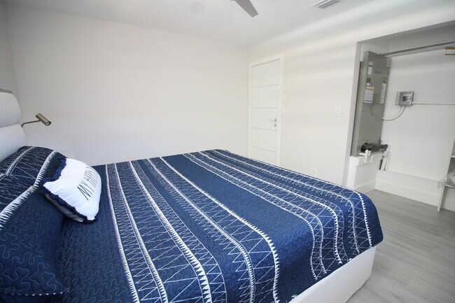 Building Photo - 2548 SE 14th St