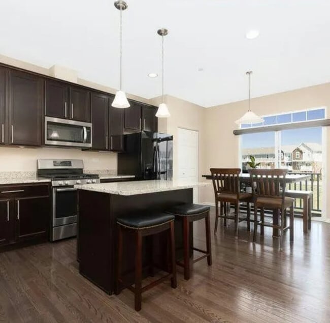 Building Photo - 2942 Madison Dr