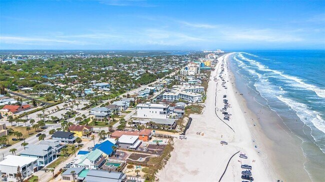 Building Photo - 701 E 3rd Ave