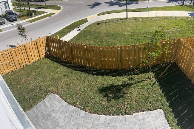 Building Photo - 1455 SE 6th Ter