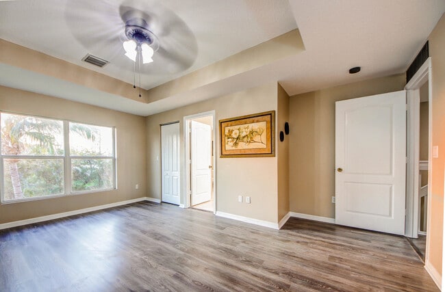Building Photo - 6143 Seminole Gardens Cir