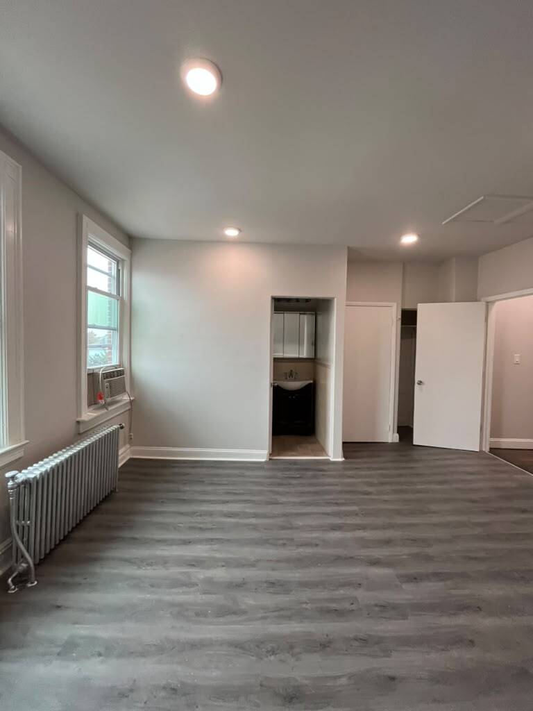 Building Photo - 735 Avenue C