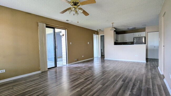 Building Photo - 2060 N Rand Rd