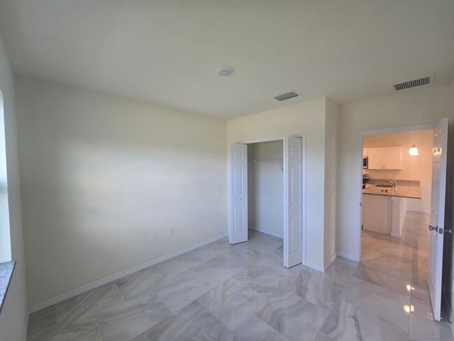 Building Photo - LARGE 3/2/1 -Duplex, prime Location-Lehigh Acres