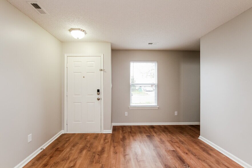 Building Photo - 5805 Greenway Vista Ln