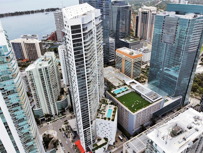 Building Photo - 1300 Brickell Bay Dr