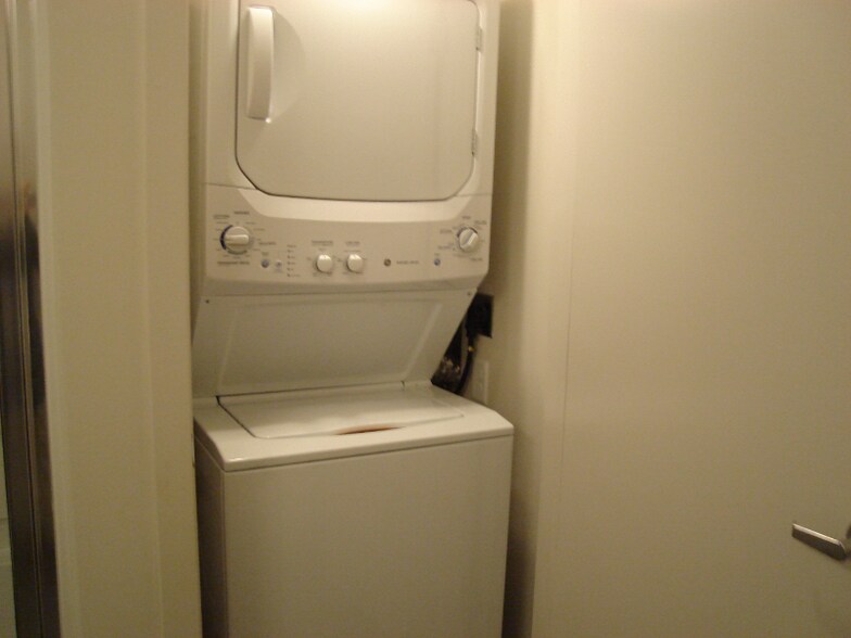 Building Photo - 425 N Prince St