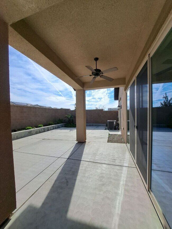 Building Photo - Beautiful 4 Bedroom Home In Clovis!