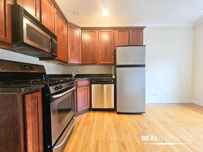 Building Photo - 1 bedroom in CHICAGO IL 60657