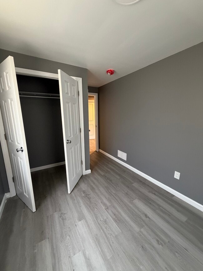 Building Photo - 547 Eastlawn Ave