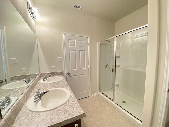 Building Photo - 604 Sonterra Blvd